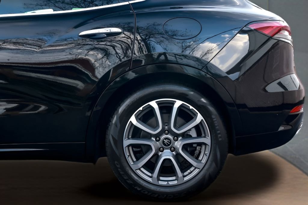 Used 2021 Maserati Levante image 5