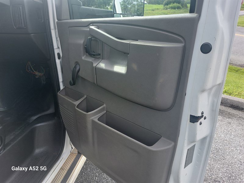 Used 2017 Chevrolet Express 4500 image 28