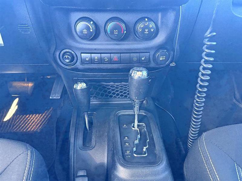 Used 2017 Jeep Wrangler Unlimited Rubicon w/ Connectivity Group image 28