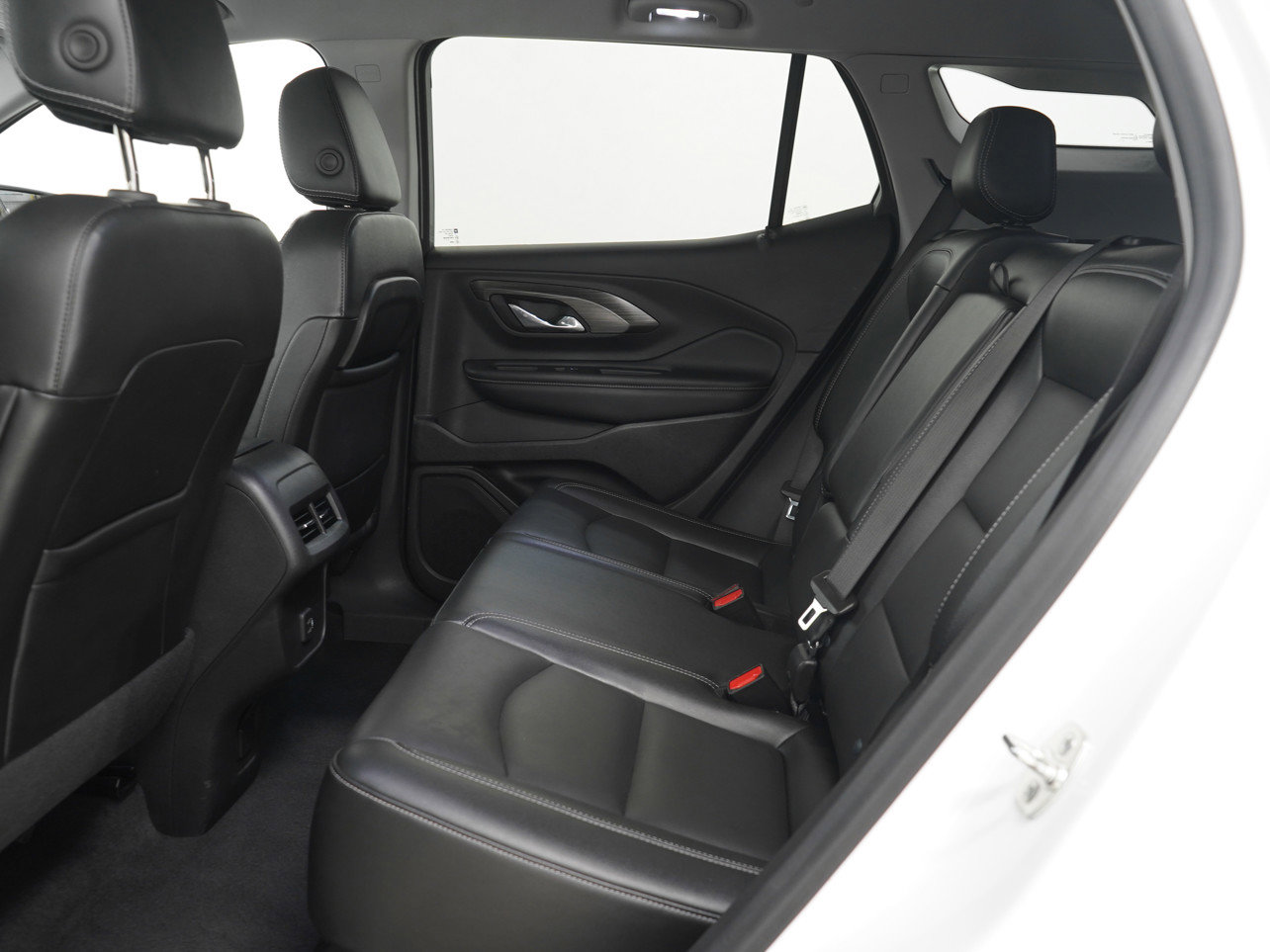 Used 2024 GMC Terrain SLT image 15