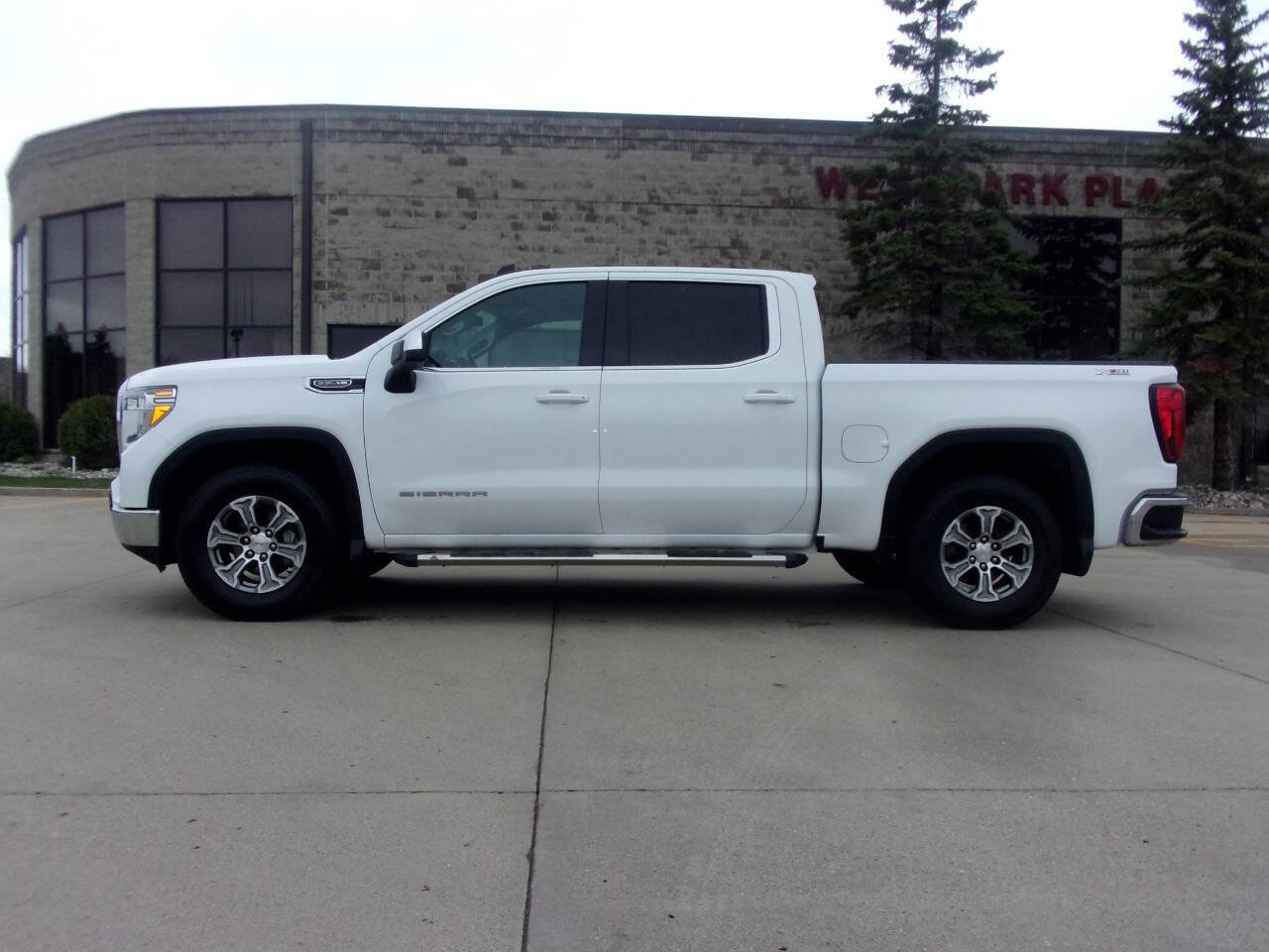 Used 2021 GMC Sierra 1500 SLE AWD/4WD image 1