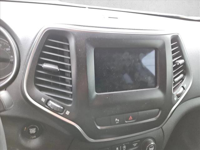 Used 2019 Jeep Cherokee Latitude Plus w/ Comfort/Convenience Group image 17