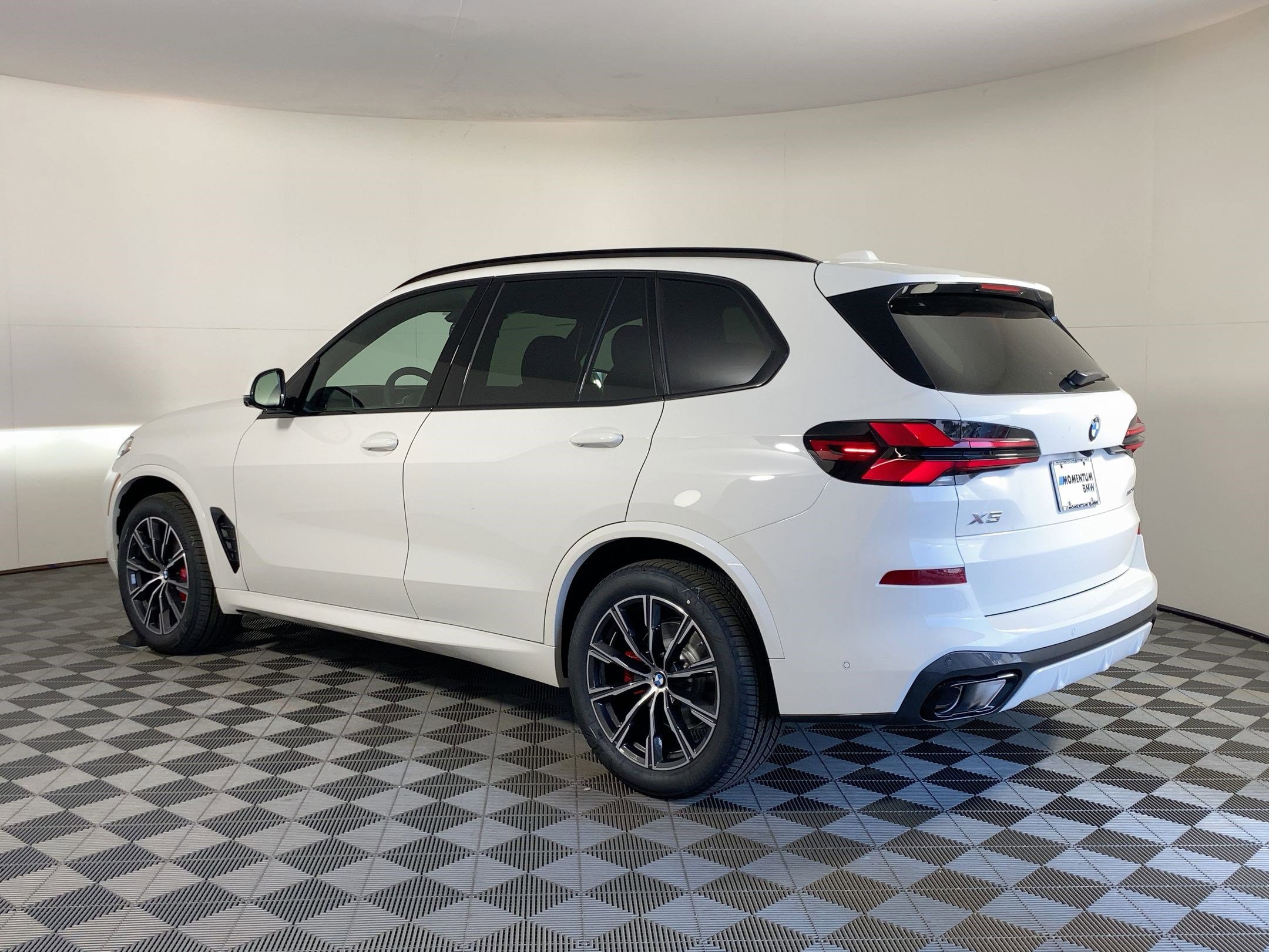 New 2026 BMW X5 sDrive40i w/ M Sport Package image 3