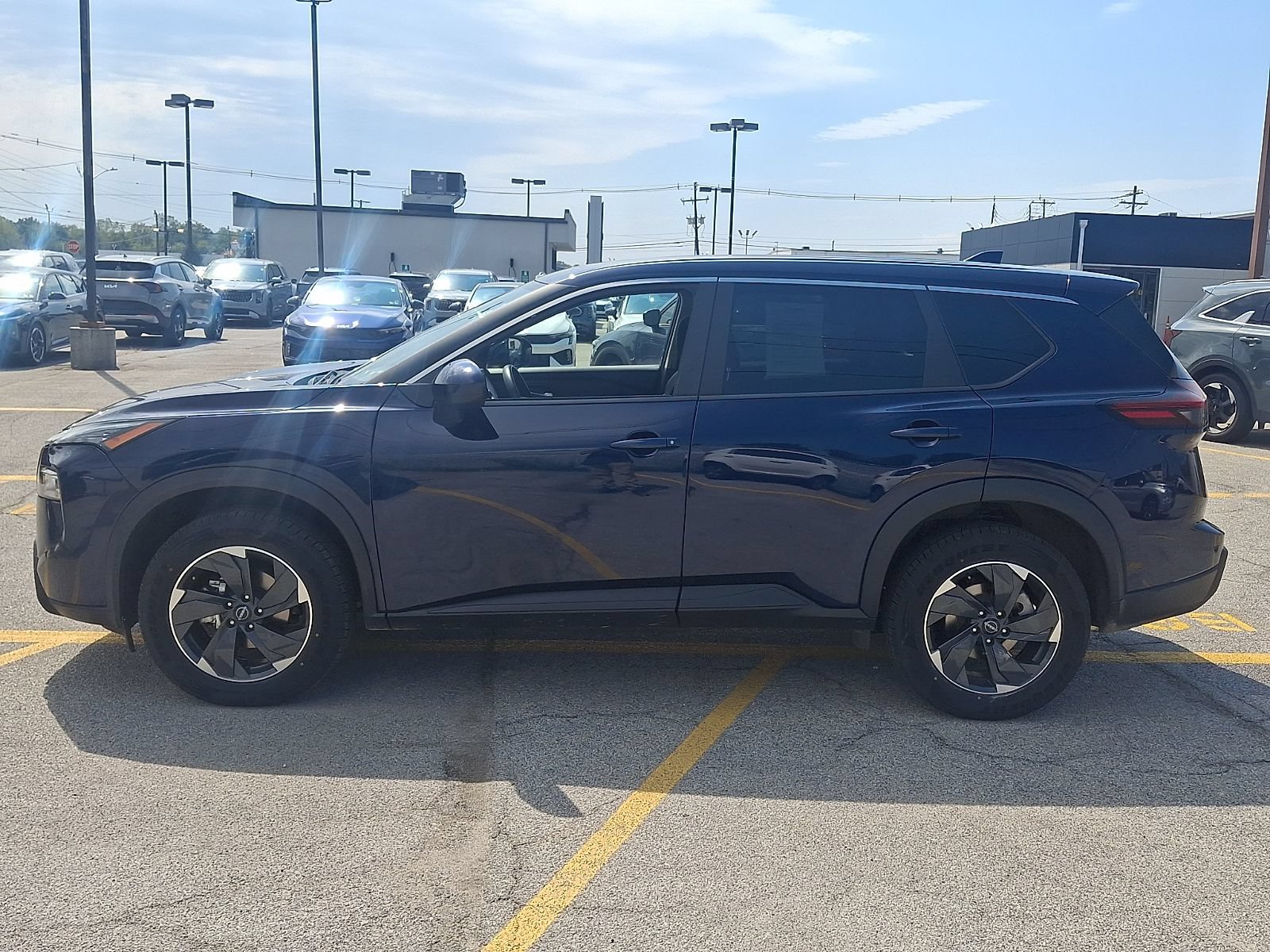 Used 2024 Nissan Rogue SV AWD/4WD image 5