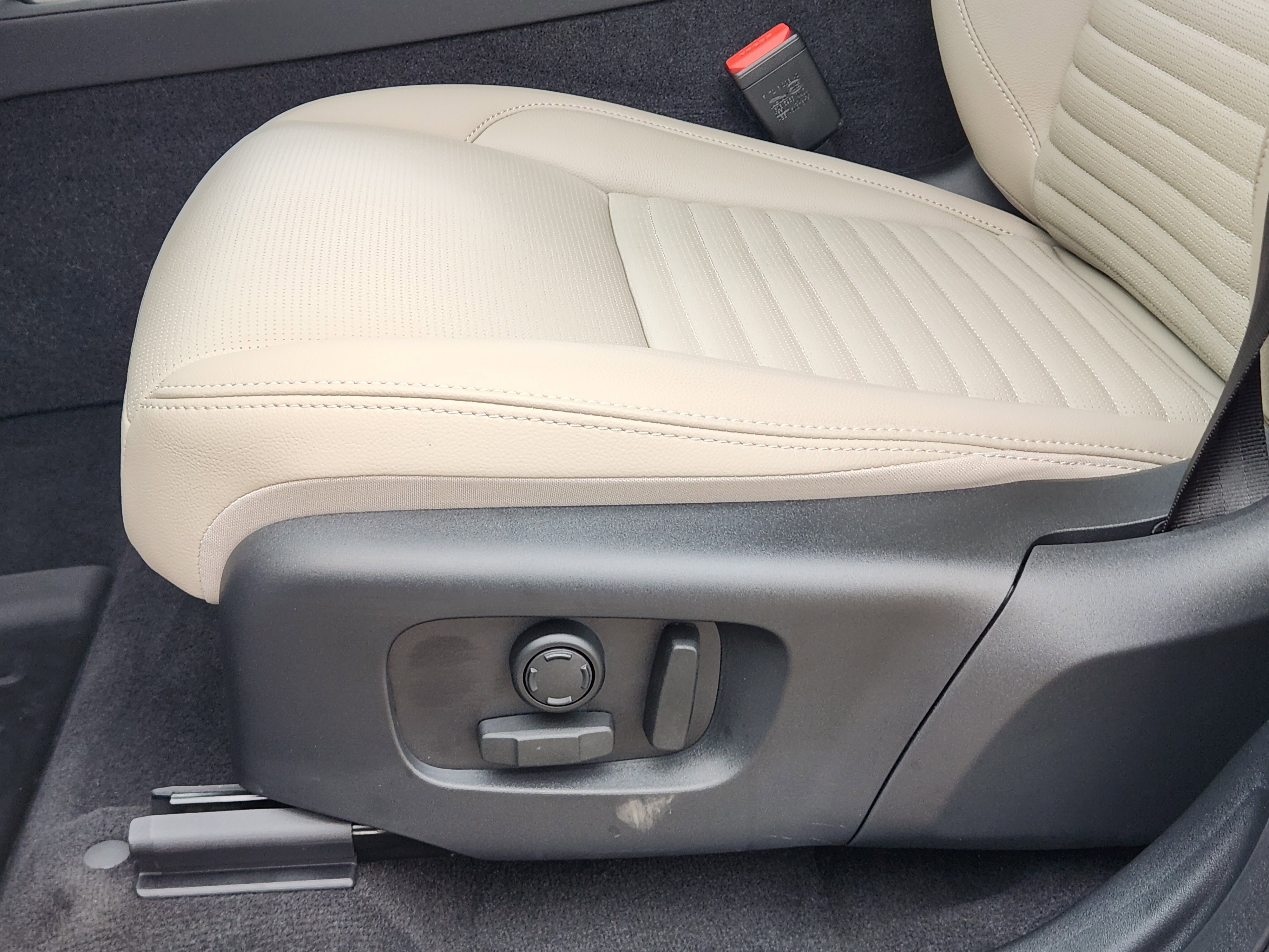 New 2025 Land Rover Discovery Sport S image 25