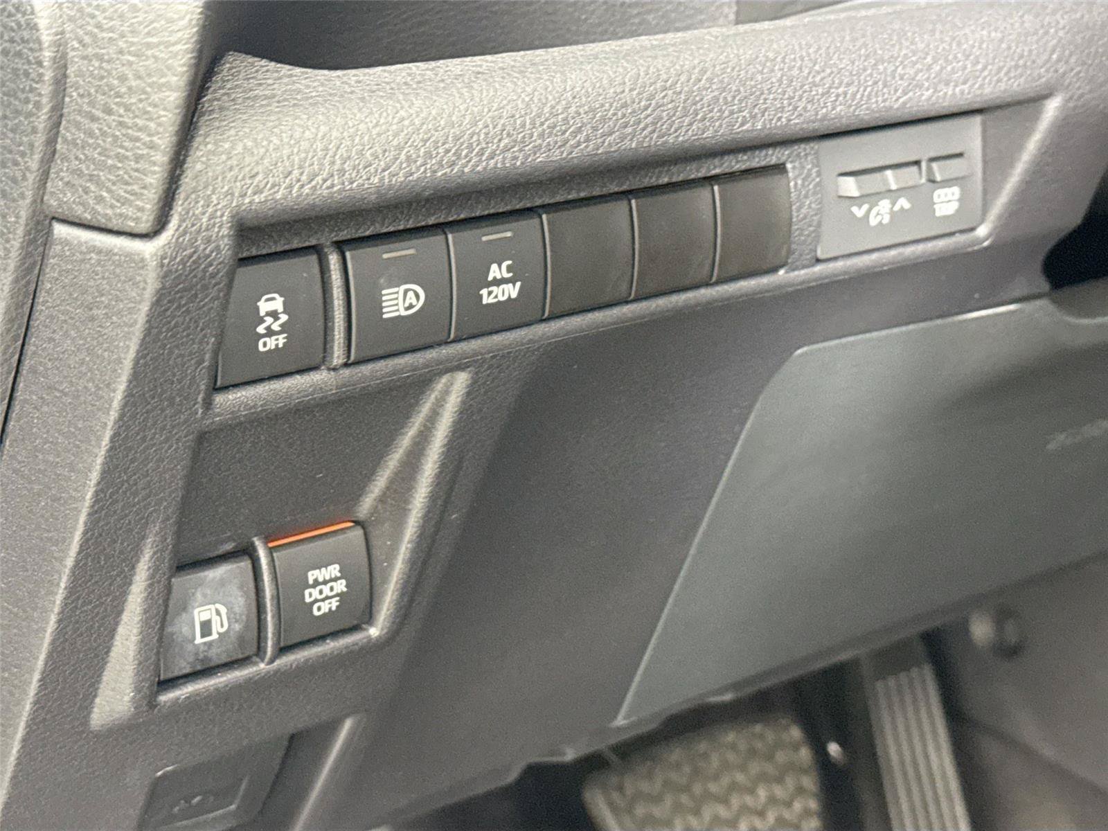 Certified 2025 Toyota Sienna XSE w/ XSE Plus Package FWD image 16