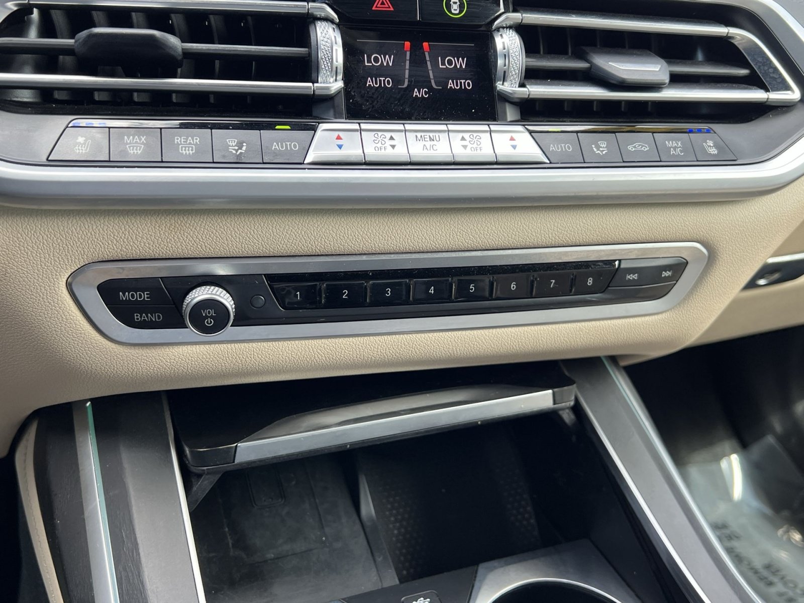 Used 2022 BMW X7 xDrive40i w/ Premium Package AWD/4WD image 15