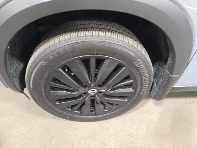 Used 2025 Nissan Pathfinder Platinum w/ Cargo Package image 11