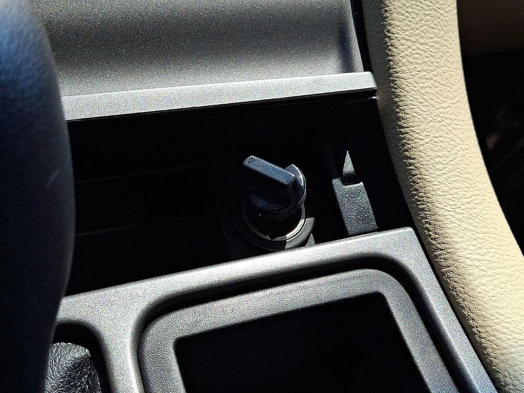 Used 2017 Ford Taurus SE FWD image 23
