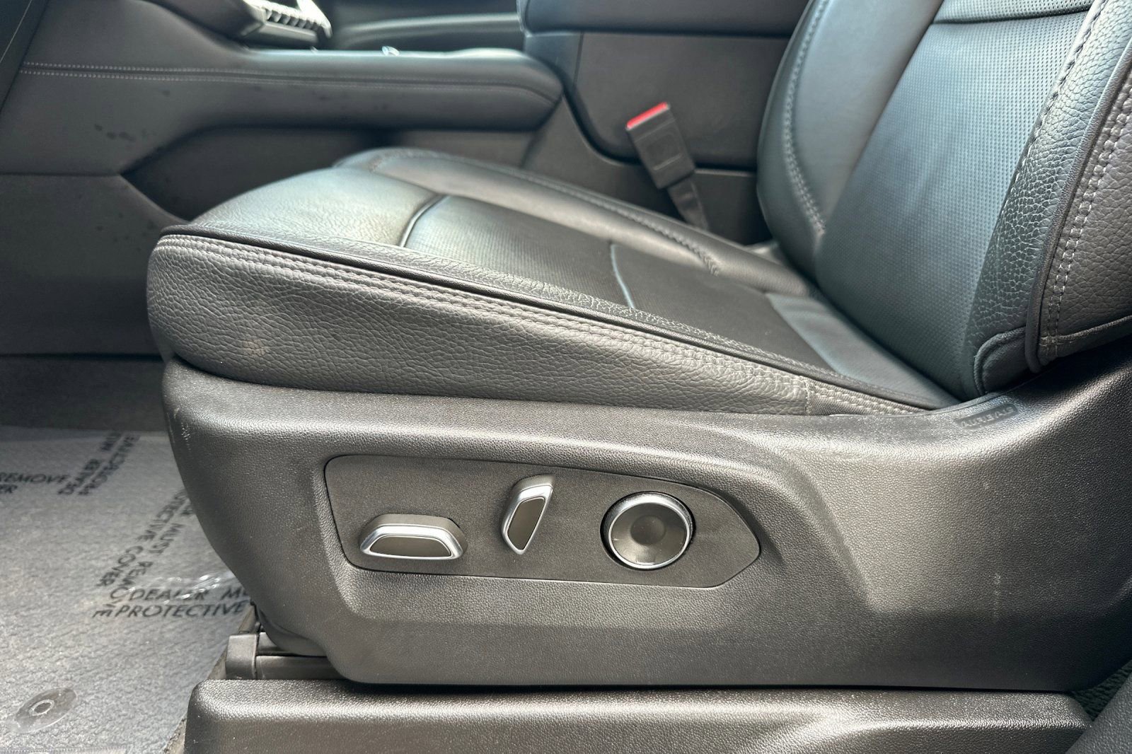 Certified 2025 GMC Yukon Denali image 12