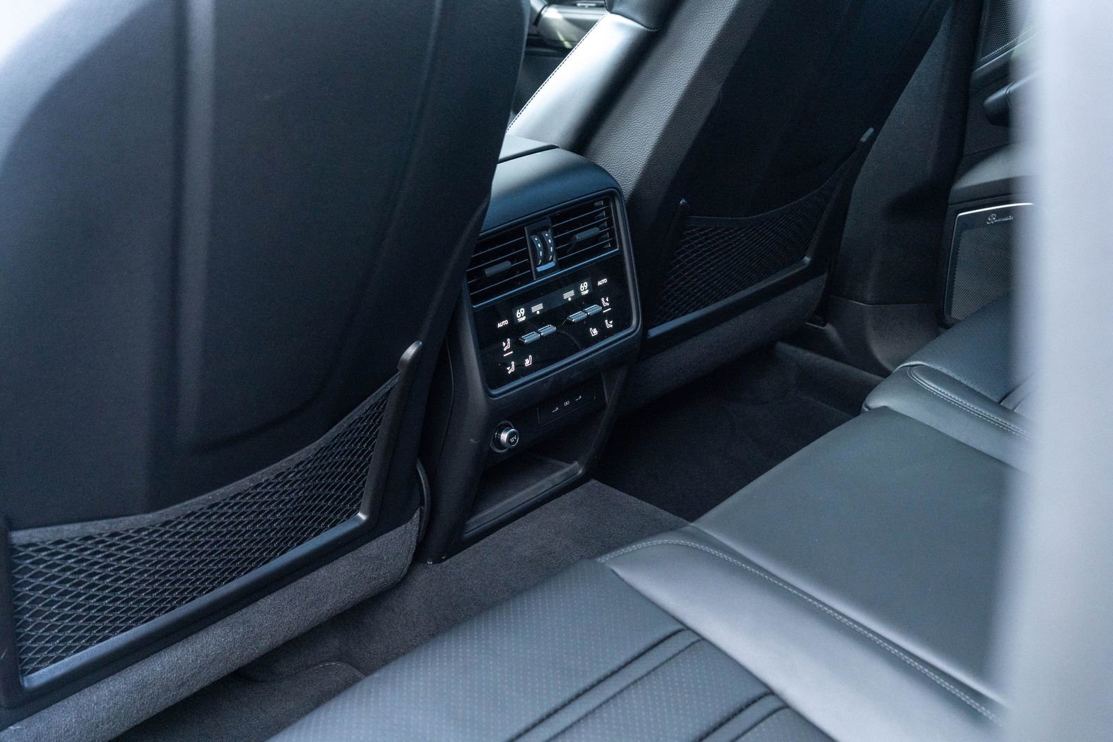 Certified 2025 Porsche Cayenne GTS image 34