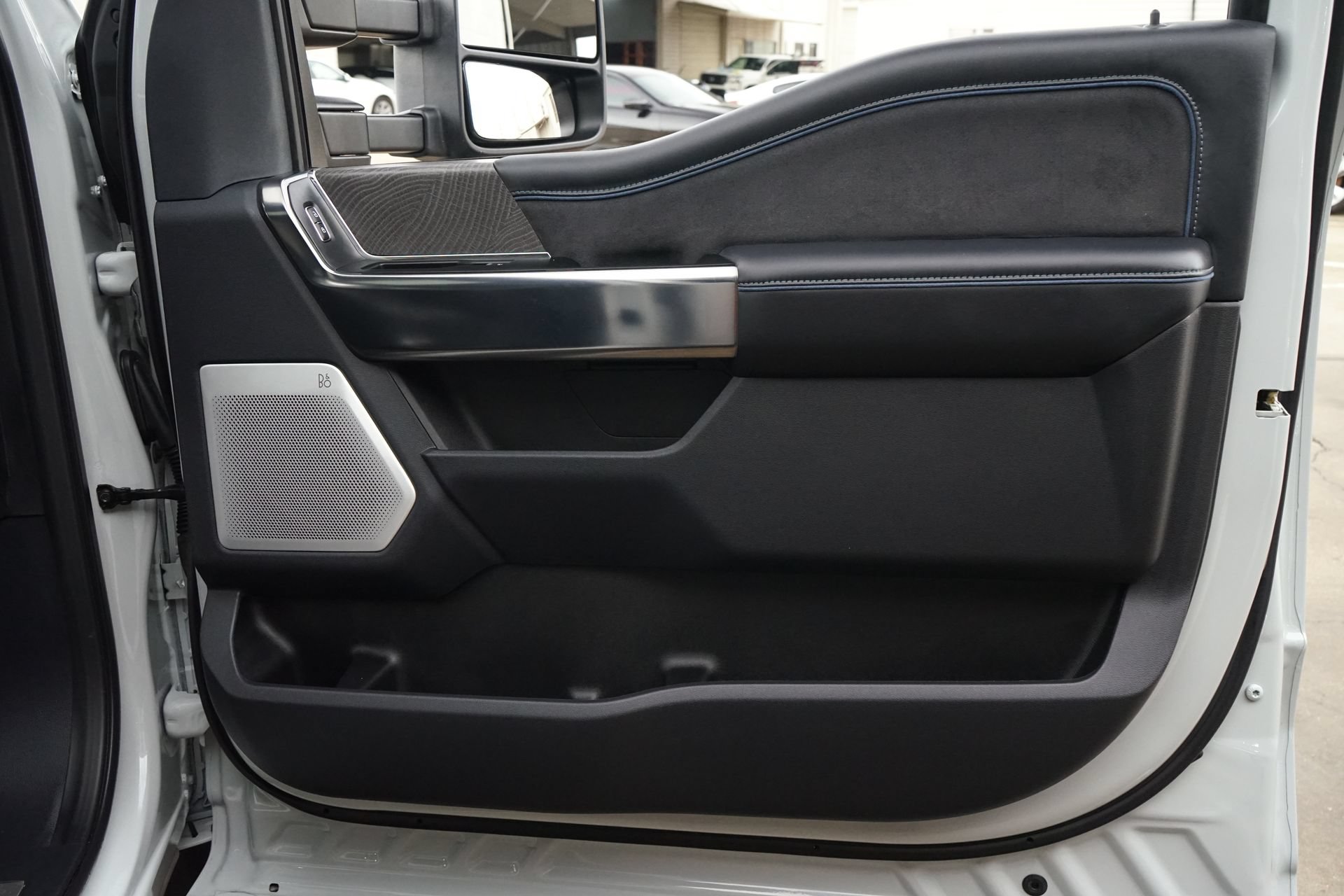 Used 2025 Ford F350 Platinum AWD/4WD image 17