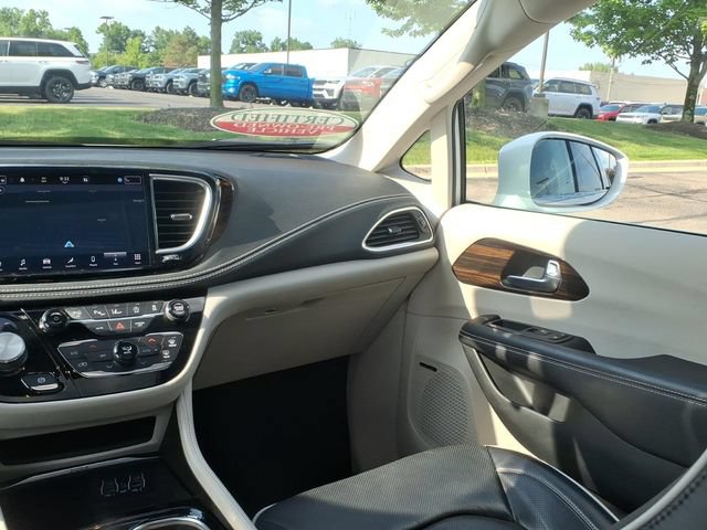 Used 2022 Chrysler Pacifica Limited FWD image 12