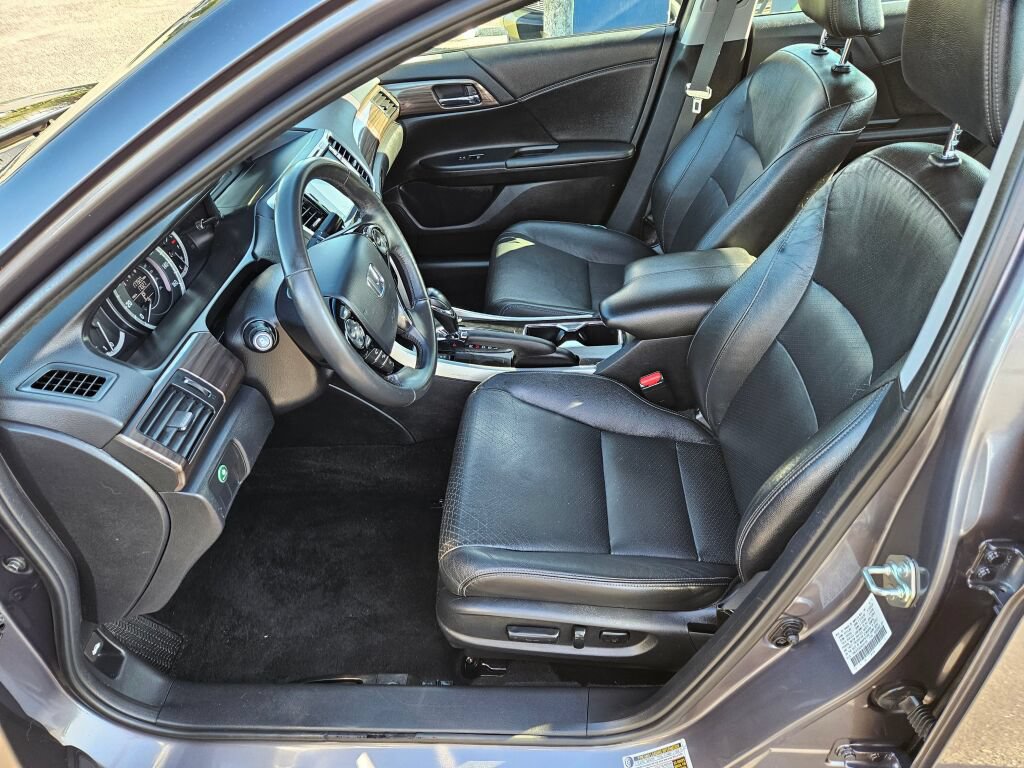 Used 2017 Honda Accord EX-L image 16