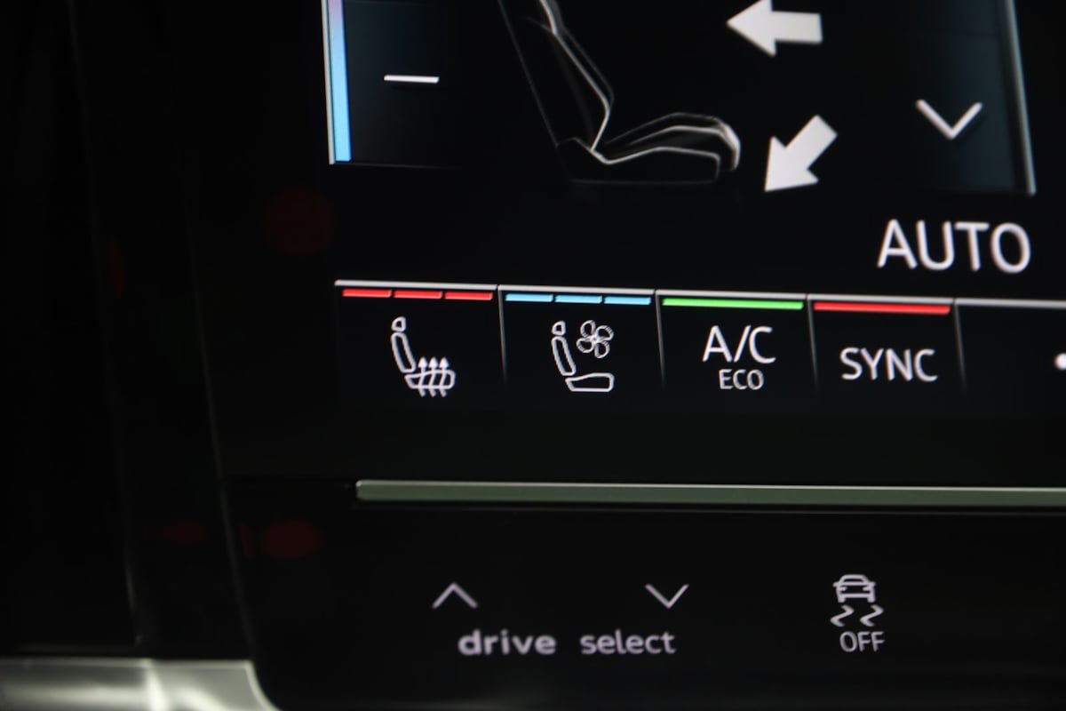 Used 2020 Audi e-tron Premium Plus AWD/4WD image 8