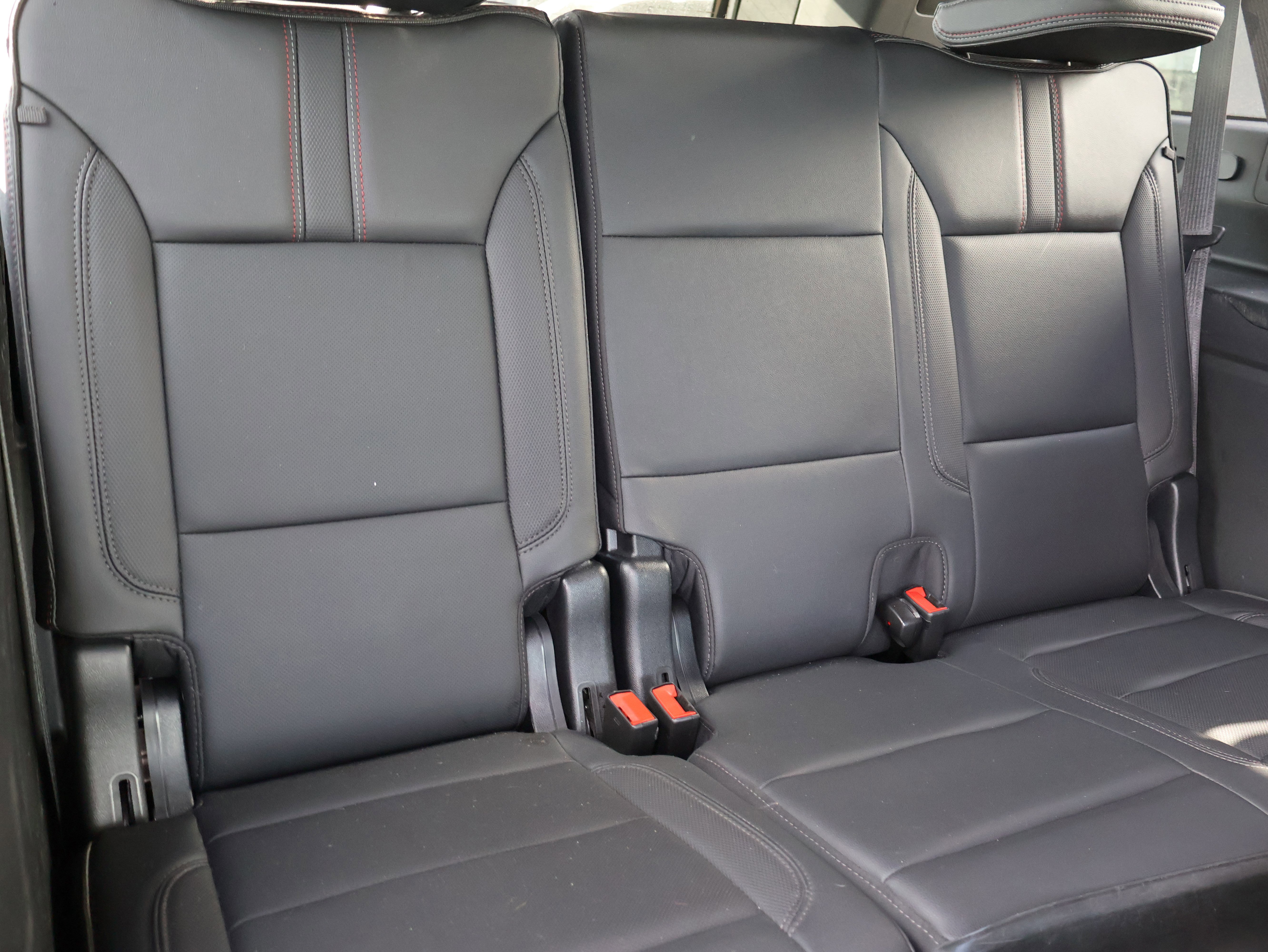 Used 2022 Chevrolet Suburban RST w/ Sport Performance Package AWD/4WD image 17