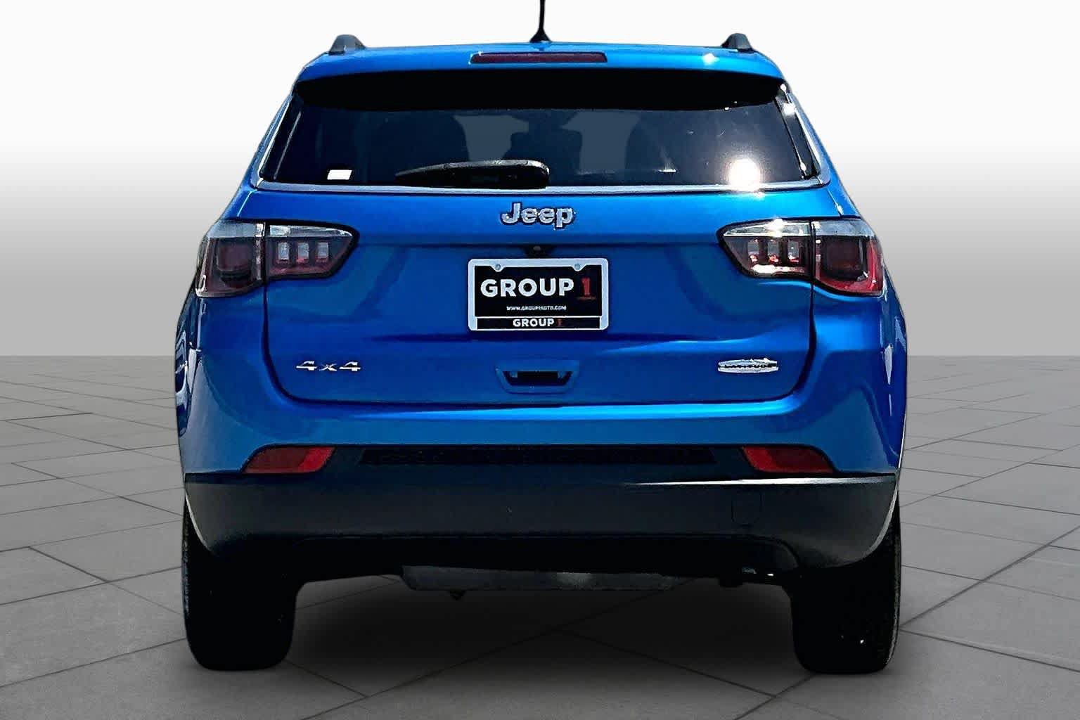 Used 2018 Jeep Compass Latitude AWD/4WD image 5