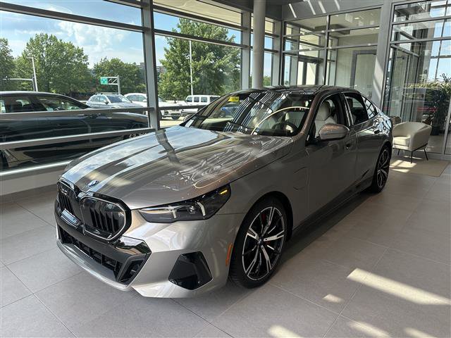 New 2026 BMW 550e xDrive image 3