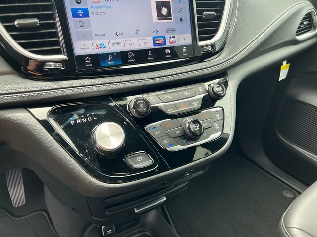 New 2026 Chrysler Pacifica Select w/ S Appearance Package FWD image 19