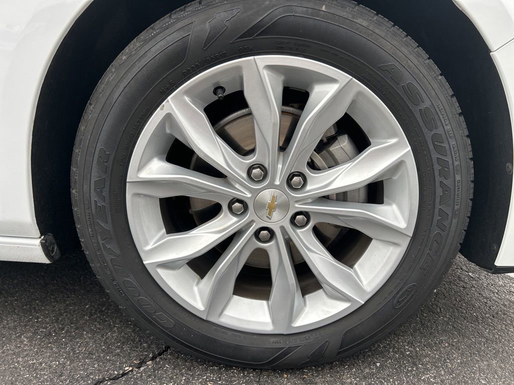 Used 2025 Chevrolet Malibu LT image 35