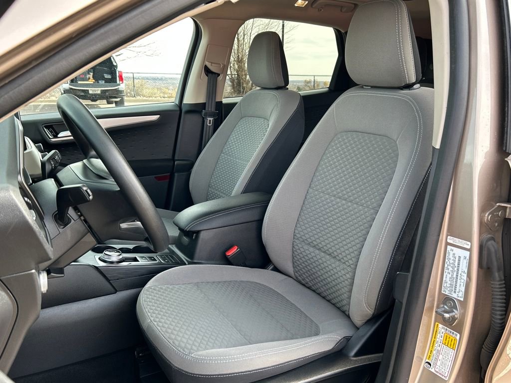 Used 2020 Ford Escape SE image 16