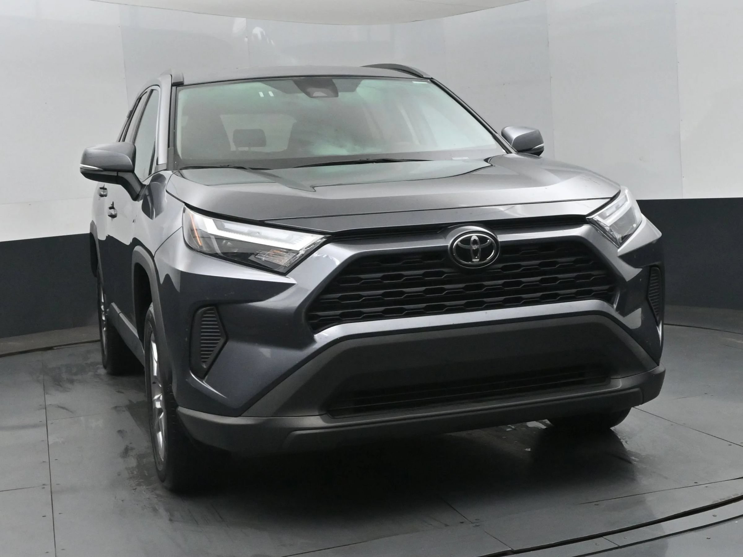 Used 2025 Toyota RAV4 XLE FWD image 3