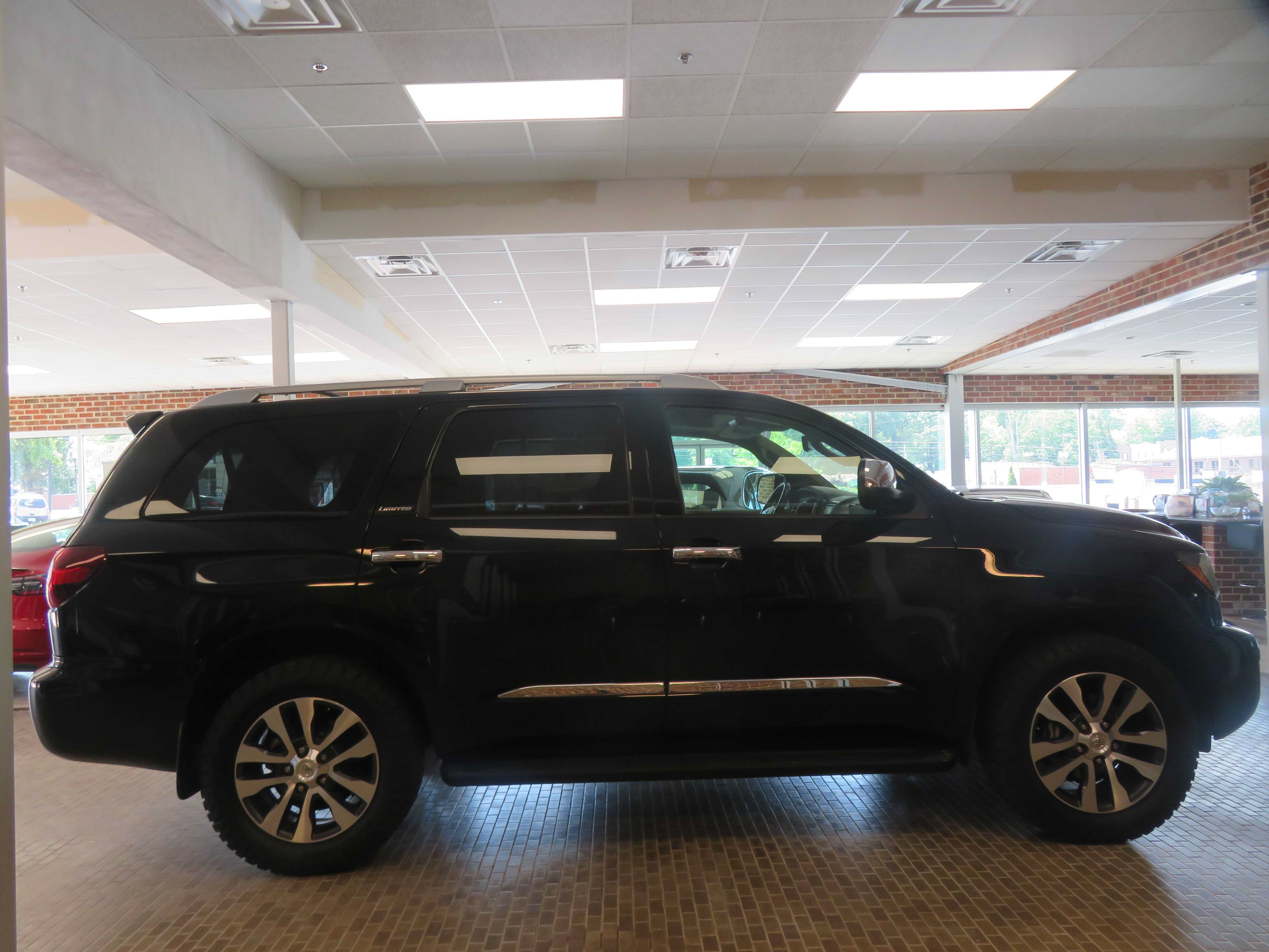 Used 2018 Toyota Sequoia Limited w/ Safety & Convenience Package AWD/4WD image 80