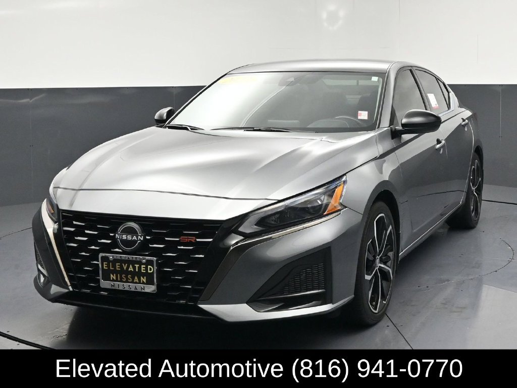 Used 2023 Nissan Altima 2.5 SR FWD image 3