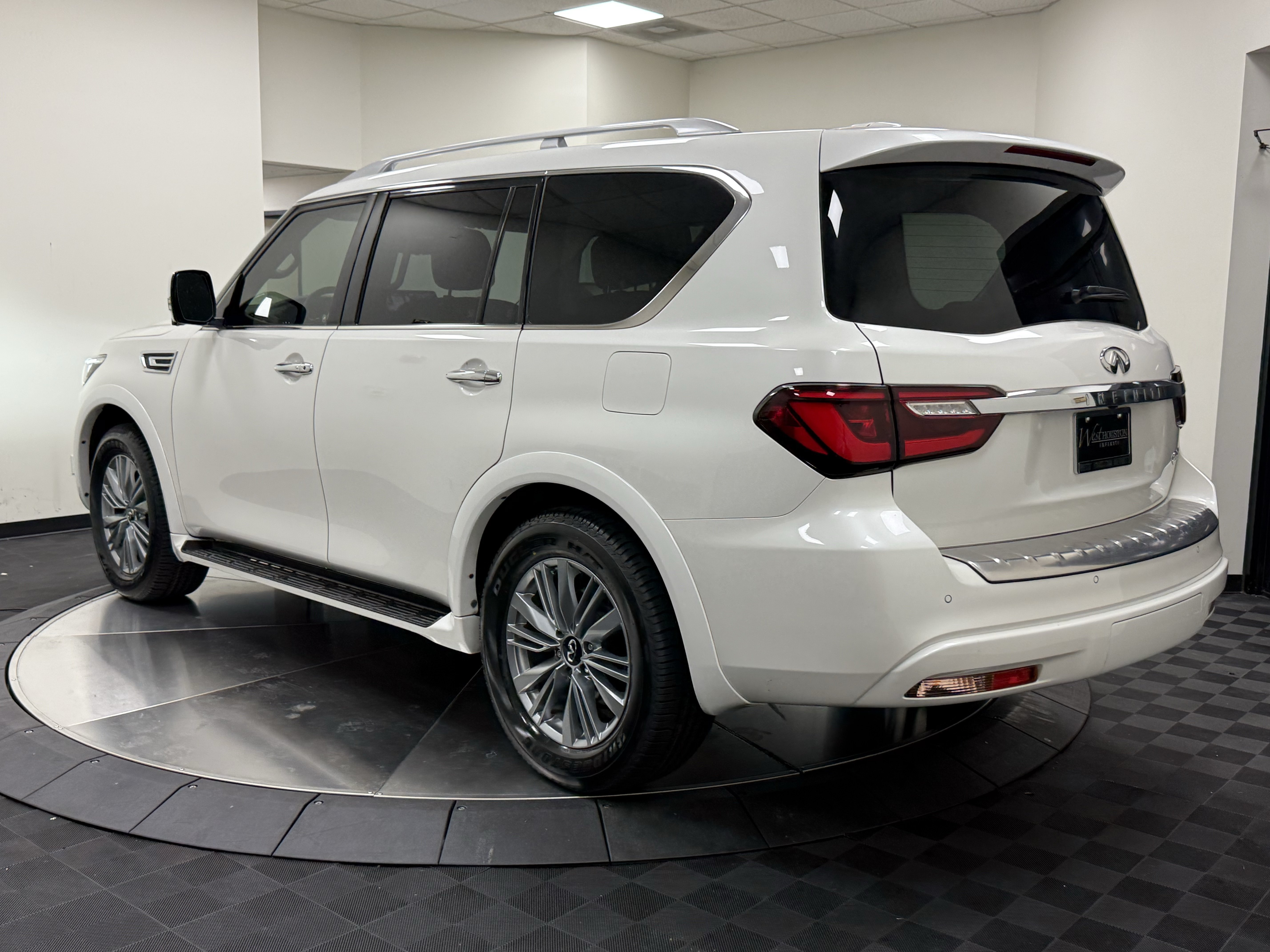 Certified 2023 INFINITI QX80 Luxe w/ Cargo Package RWD image 5