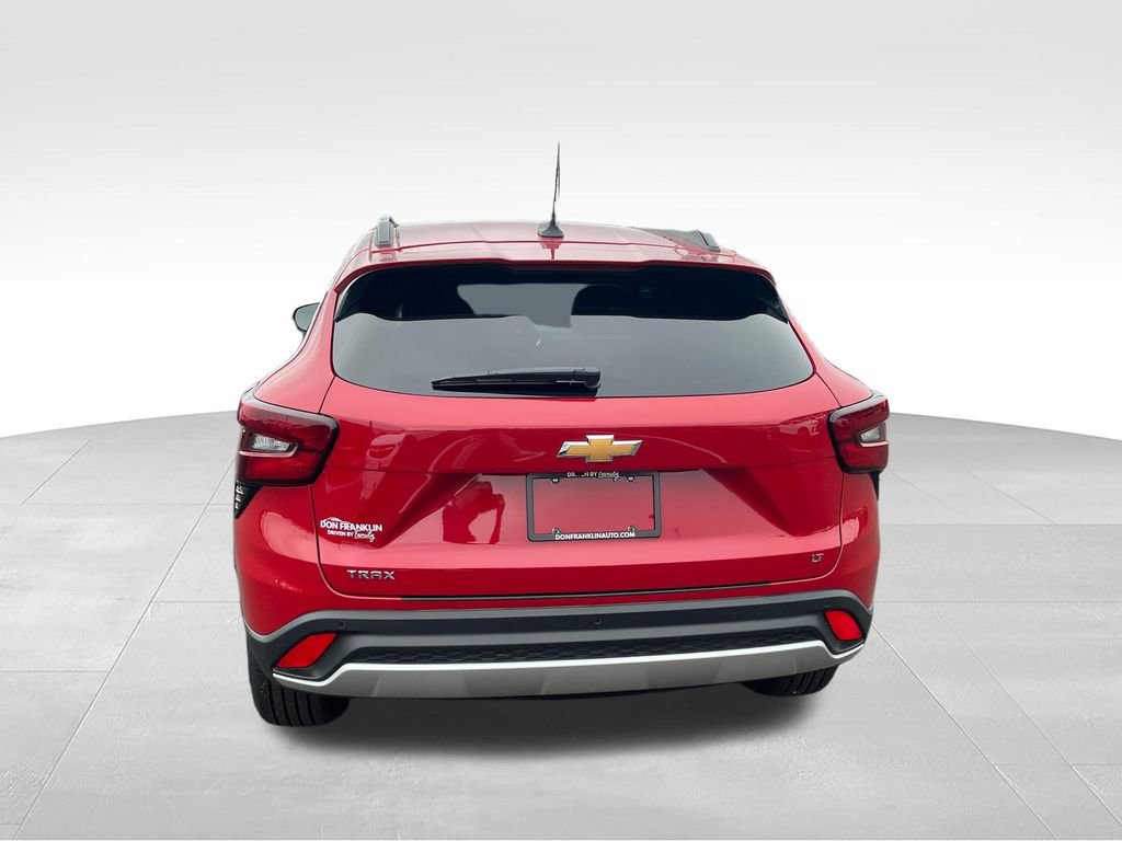 Used 2026 Chevrolet Trax LT w/ Driver Confidence Package FWD image 4
