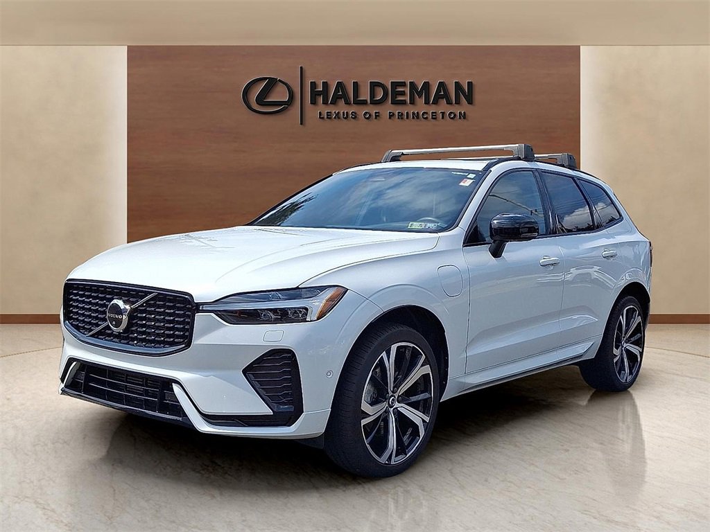 Used 2022 Volvo XC60 T8 R-Design w/ Advanced Package image 3
