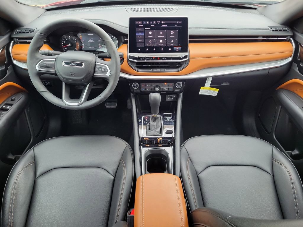 Used 2024 Jeep Compass Limited image 16