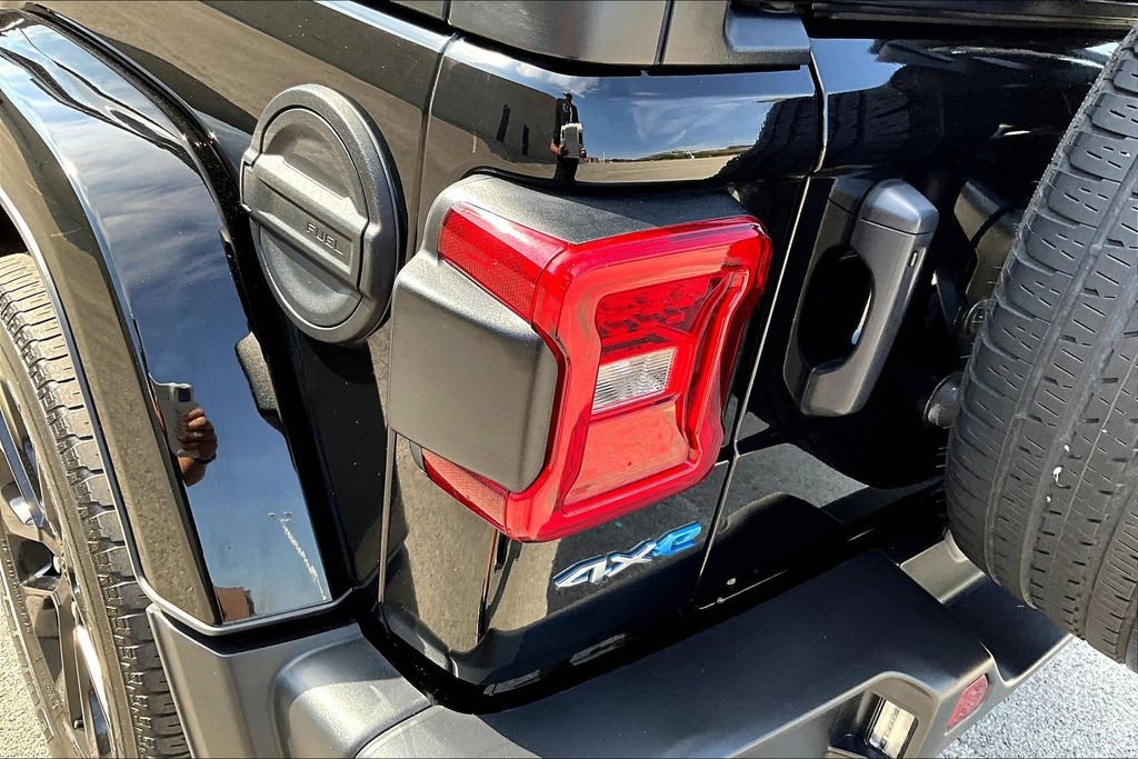 Used 2021 Jeep Wrangler Unlimited Sahara w/ Cold Weather Group image 28