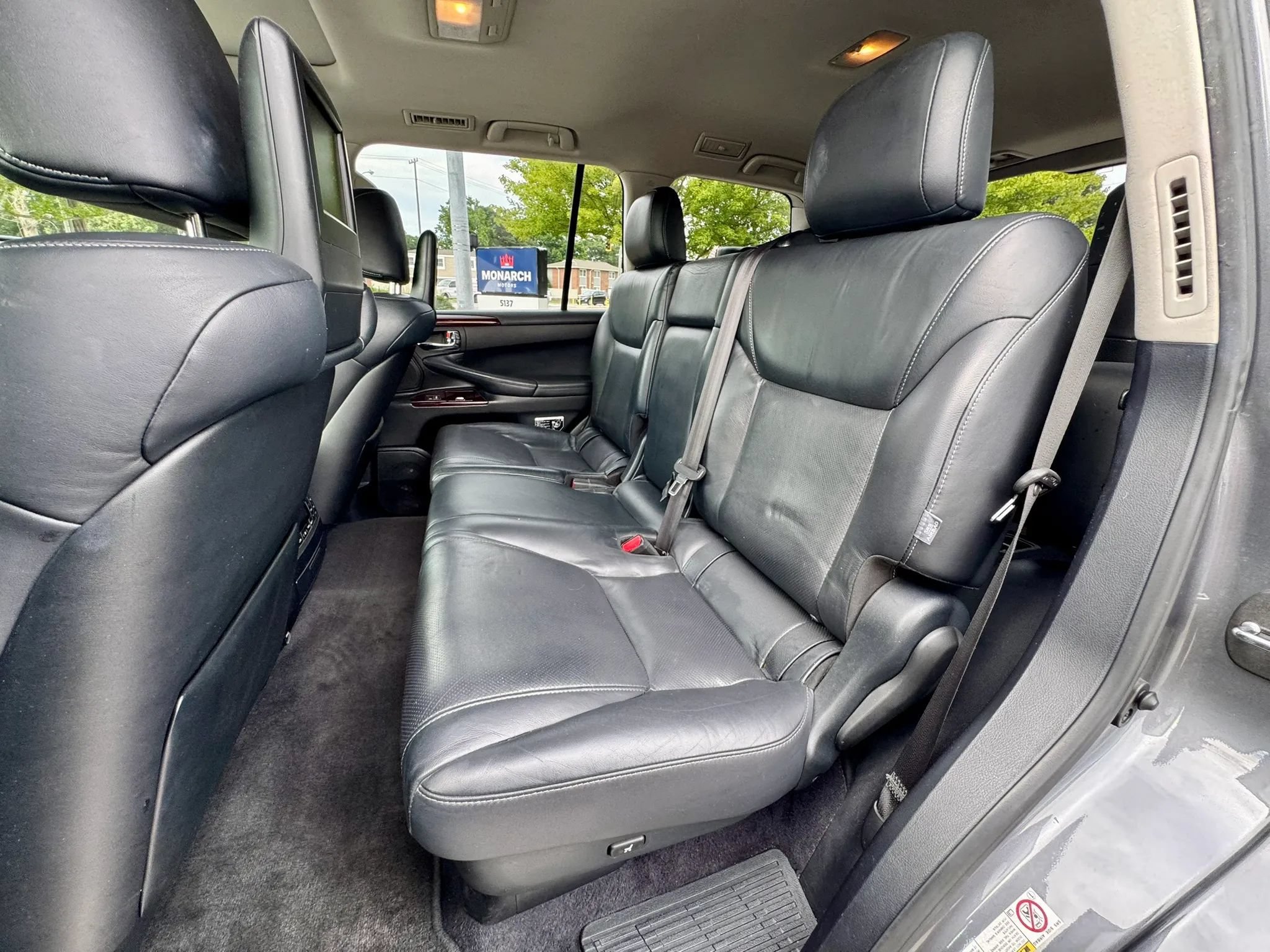 Used 2013 Lexus LX 570 4WD w/ Luxury Pkg image 10