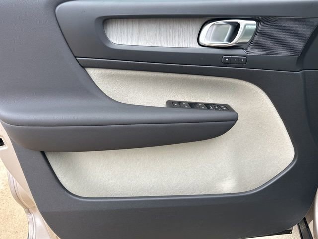 Certified 2023 Volvo XC40 B5 Plus w/ Climate Package image 16