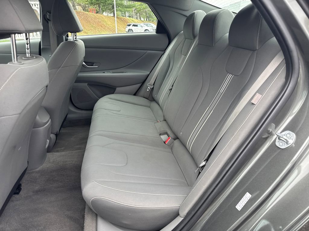 Used 2024 Hyundai Elantra SEL image 25