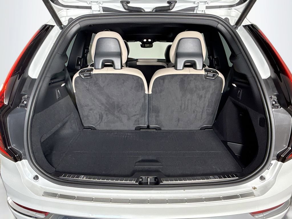 New 2026 Volvo XC90 B6 Plus w/ Protection Package Premier image 27
