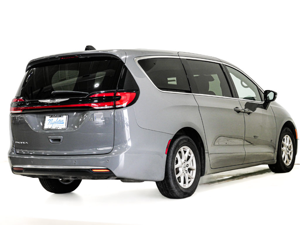 Used 2025 Chrysler Pacifica Select FWD image 6