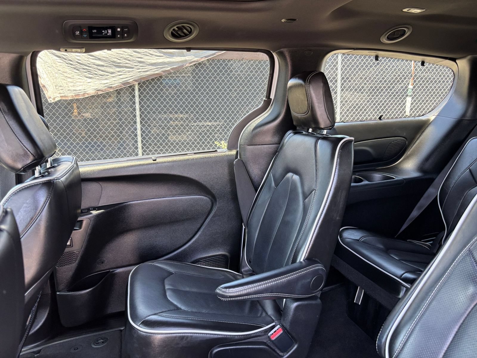 Used 2025 Chrysler Pacifica Limited FWD image 42