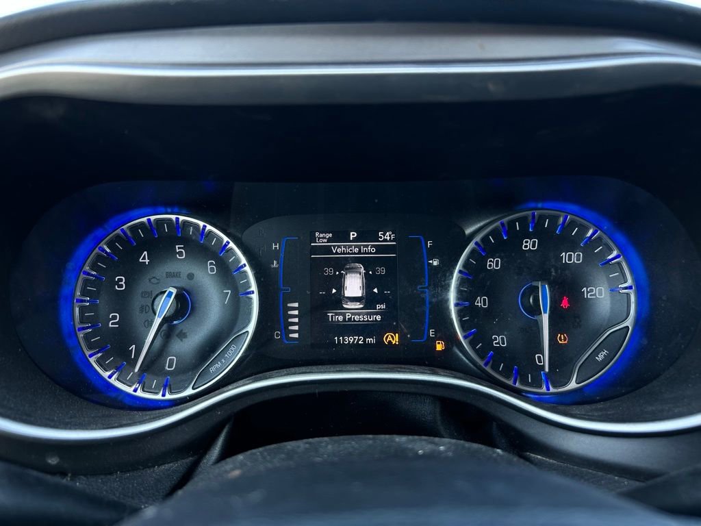 Used 2020 Chrysler Pacifica Touring-L FWD image 25