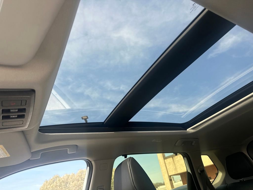 Used 2024 Nissan Rogue SV w/ SV Premium Package image 24