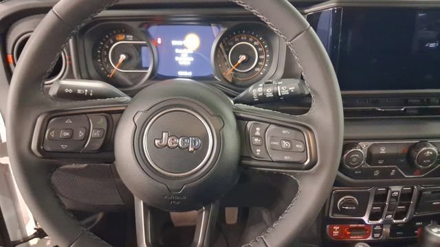 Used 2026 Jeep Wrangler Unlimited Rubicon AWD/4WD image 10