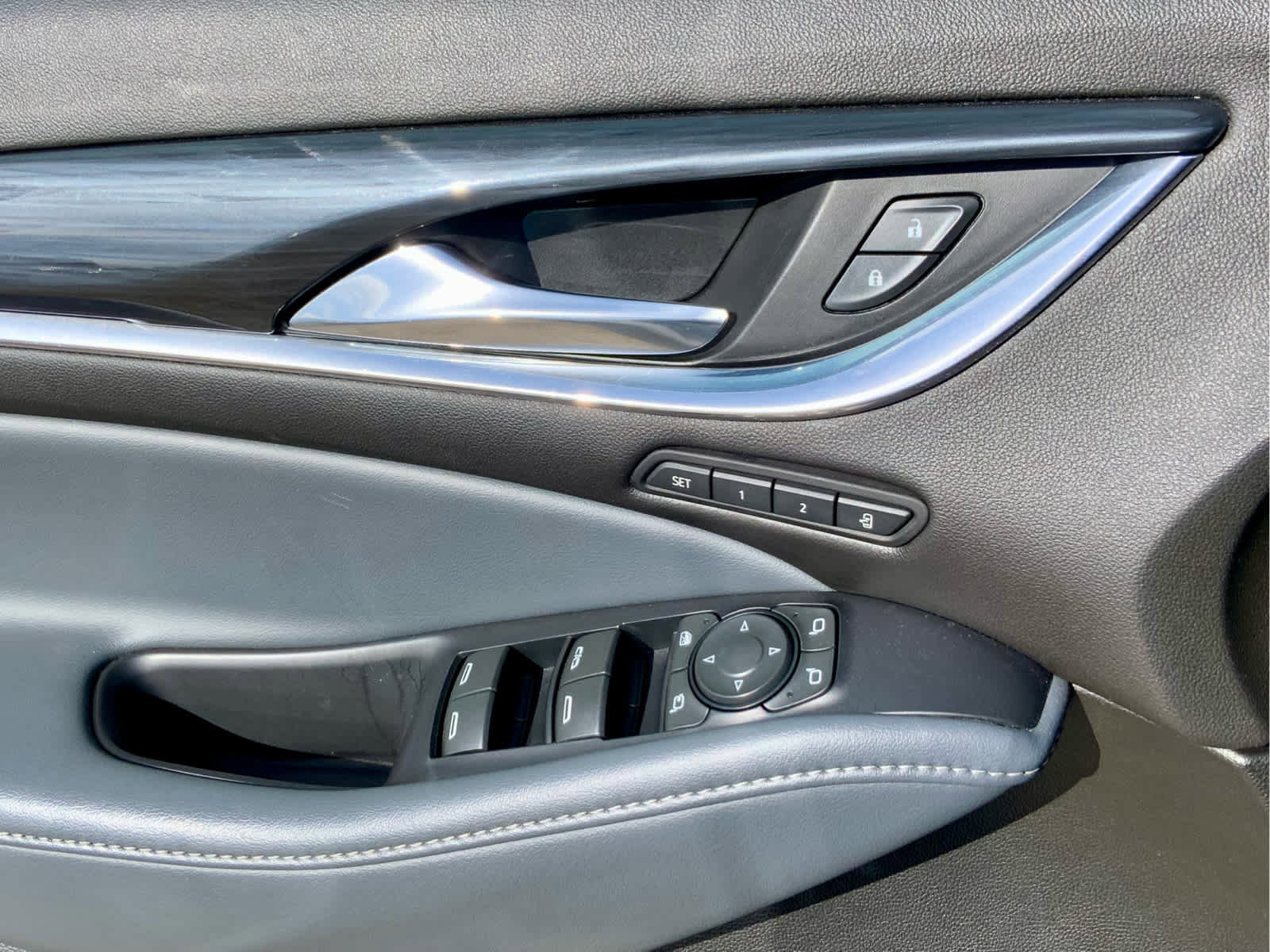 Used 2022 Buick Enclave Premium AWD/4WD image 49