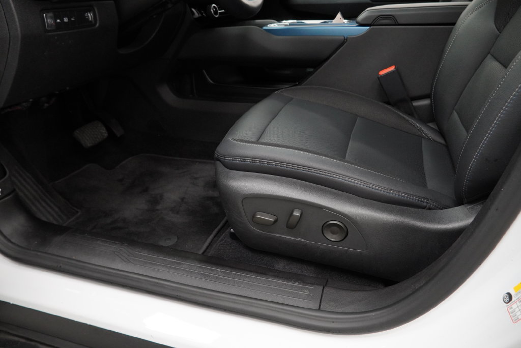 Certified 2024 Chevrolet Equinox EV LT AWD/4WD image 24