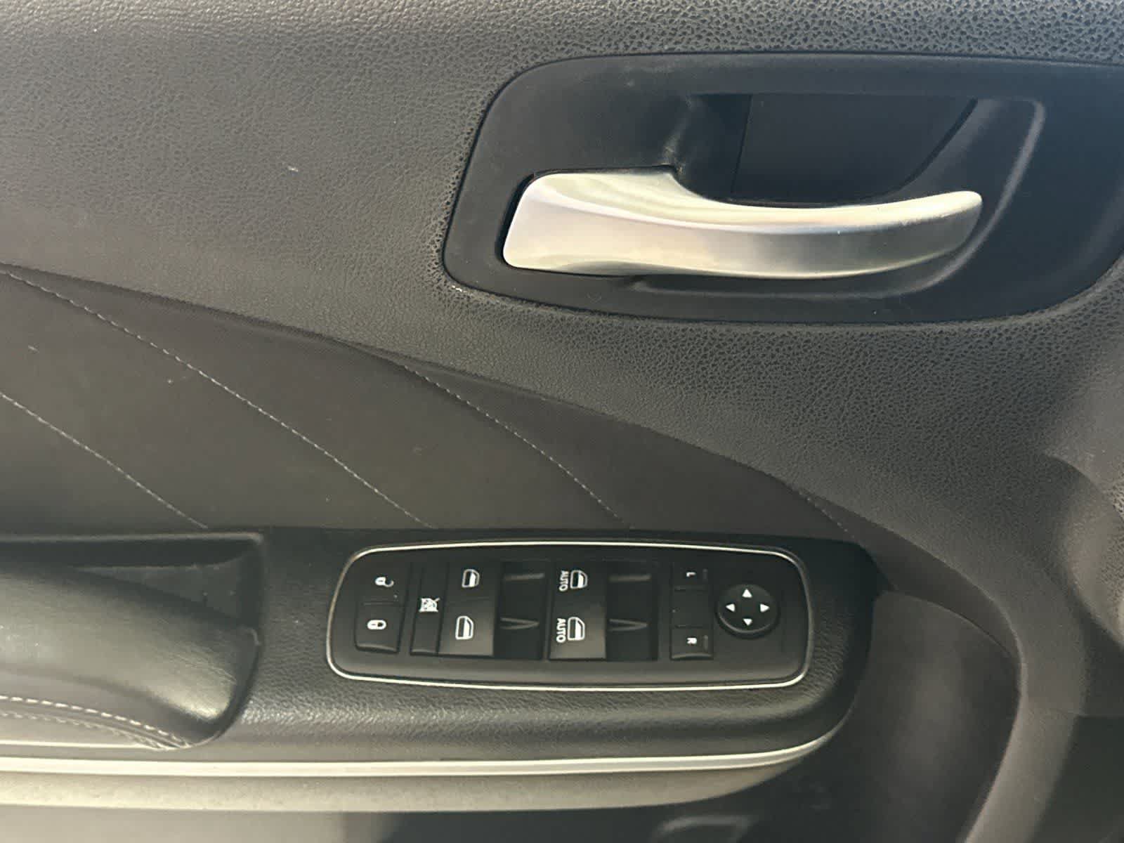 Used 2022 Dodge Charger SXT RWD image 13