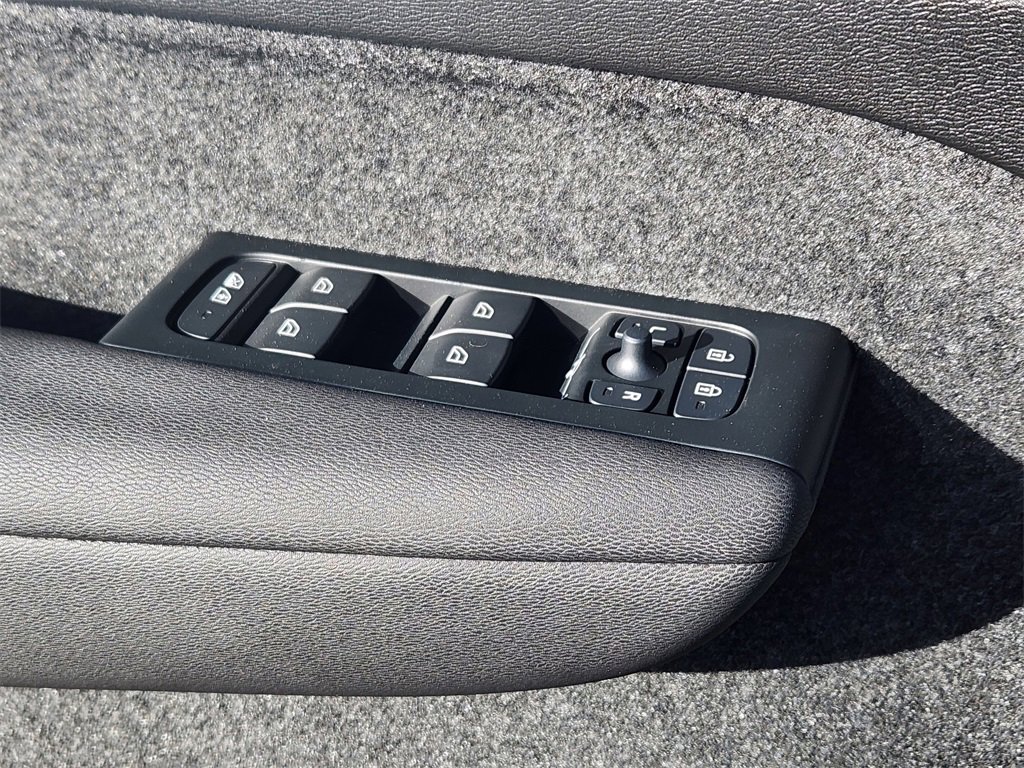 New 2026 Volvo XC40 B5 Ultra w/ Climate Package image 10