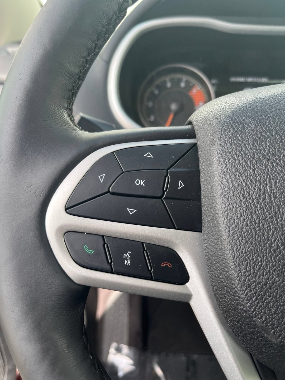 Used 2017 Jeep Cherokee Overland w/ Technology Group FWD image 20