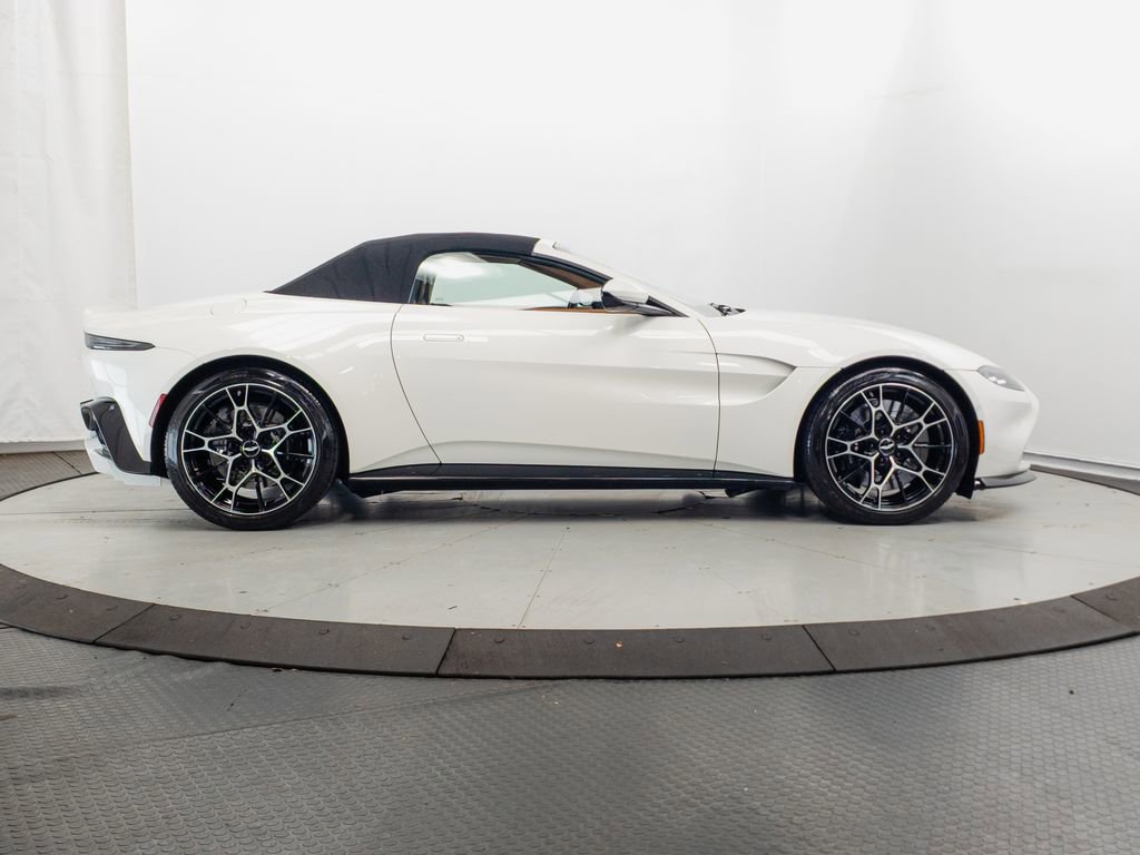 Used 2021 Aston Martin V8 Vantage Roadster RWD image 34