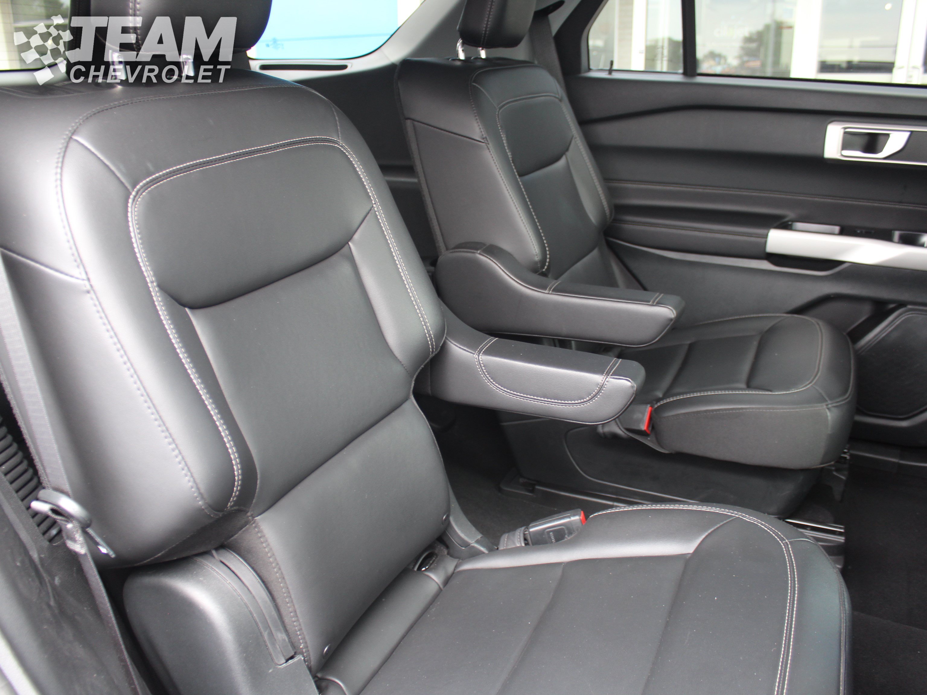 Used 2024 Ford Explorer XLT w/ Equipment Group 202A AWD/4WD image 25