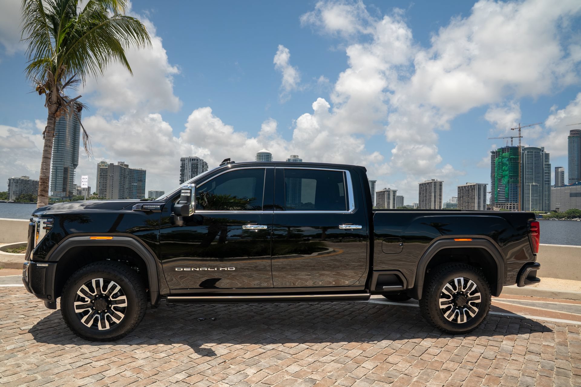 Used 2026 GMC Sierra 2500 Denali Ultimate AWD/4WD image 11
